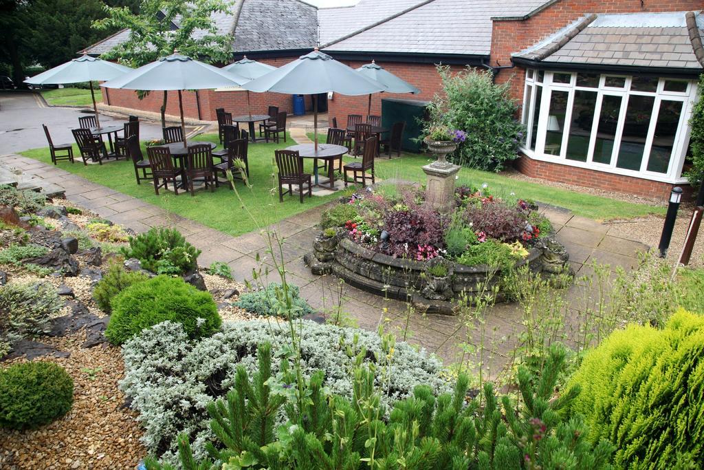 Hogs Back Hotel & Spa Nr Farnham Фарнем Экстерьер фото